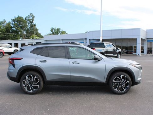 New 2026 Chevrolet Trax RS w/ Driver Confidence Package FWD image 11