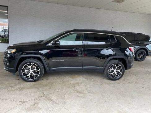 Used 2024 Jeep Compass Limited AWD/4WD image 3
