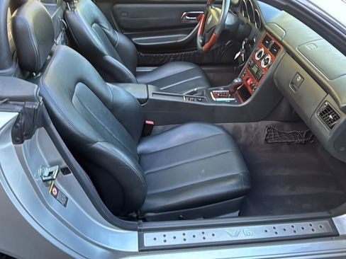 Used 2001 Mercedes-Benz SLK 320 image 23