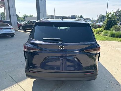 Used 2026 Toyota Sienna LE FWD image 6