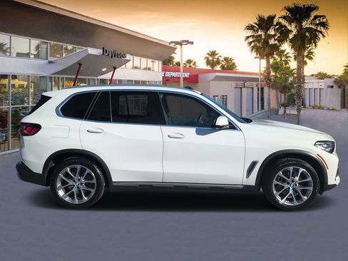 Used 2022 BMW X5 sDrive40i w/ Premium Package RWD image 2
