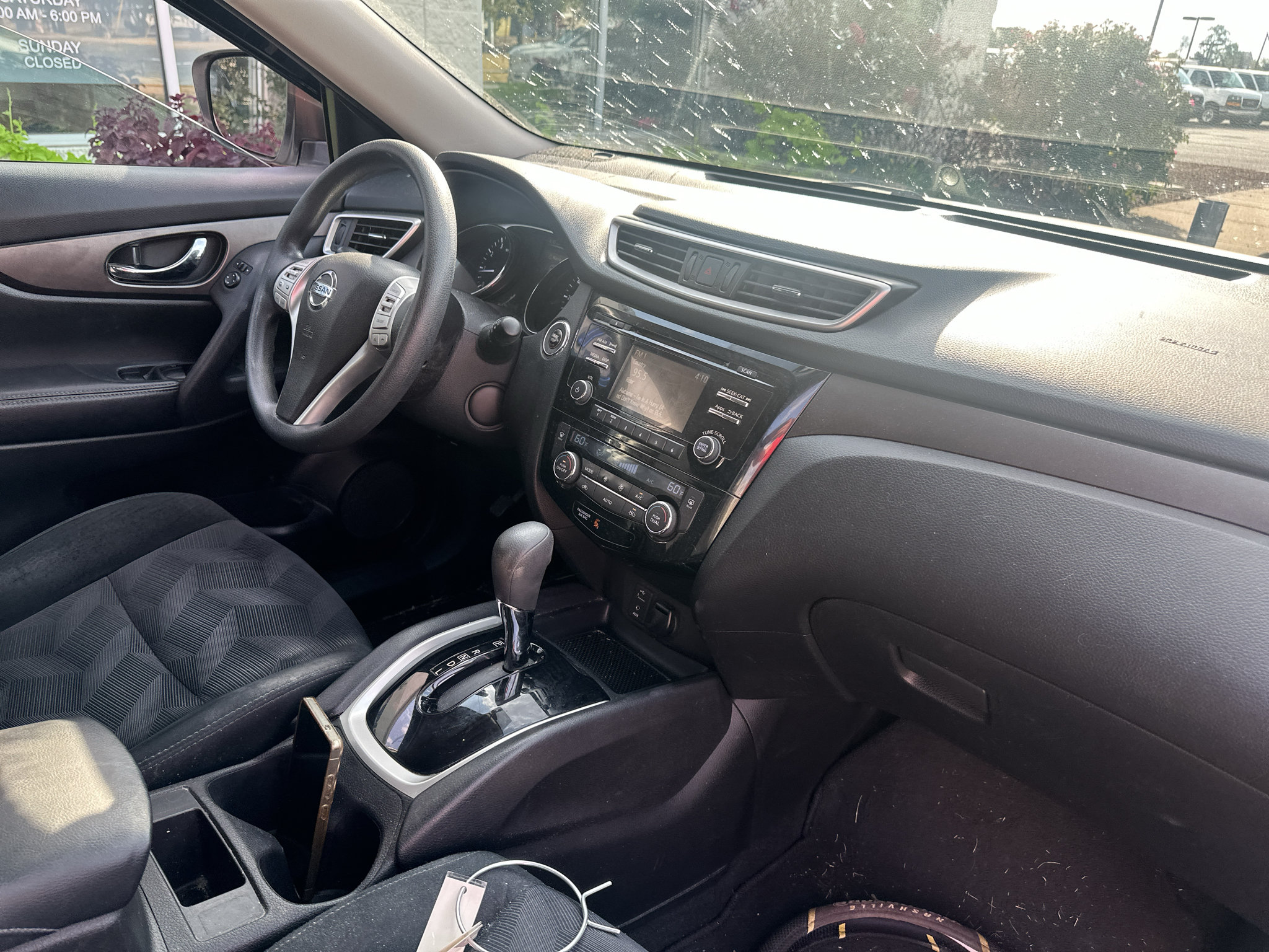 Used 2015 Nissan Rogue SV FWD image 11
