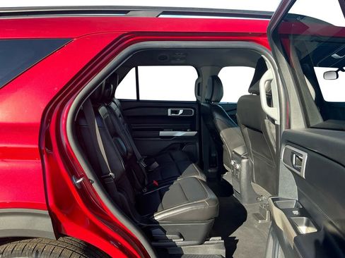 Used 2021 Ford Explorer XLT w/ Equipment Group 202A image 23