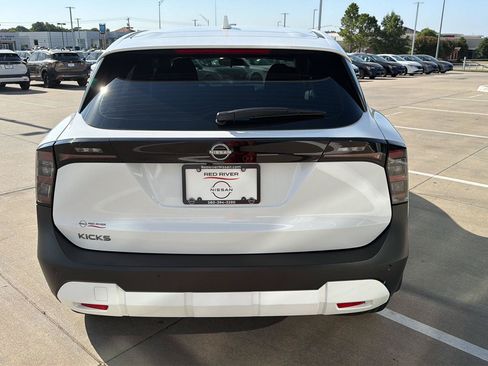 Used 2025 Nissan Kicks S FWD image 7