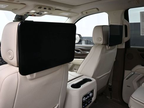 Used 2021 GMC Yukon Denali w/ Denali Premium Package RWD image 17