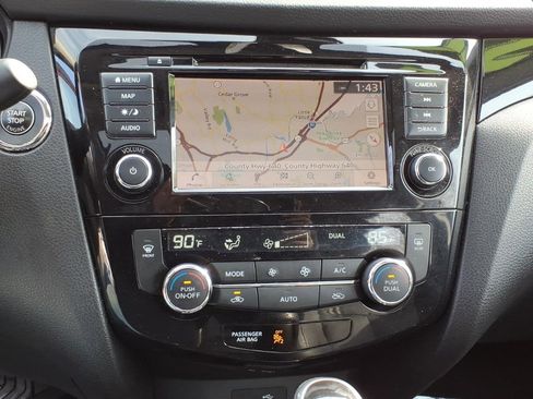 Used 2022 Nissan Rogue Sport SL w/ Premium Package image 19