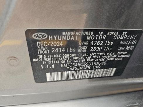 Used 2025 Genesis G70 2.5T RWD image 13