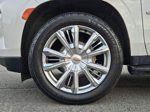 Used 2021 Chevrolet Suburban High Country AWD/4WD image 13