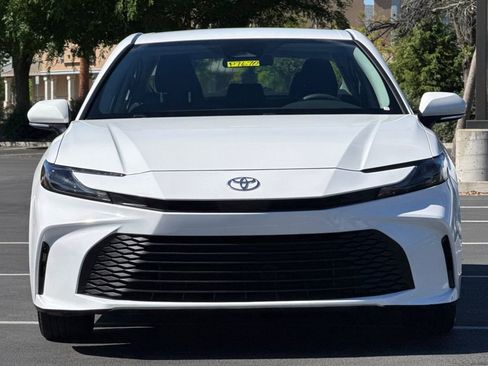 Used 2025 Toyota Camry LE FWD image 7