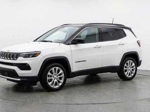 Used 2025 Jeep Compass Limited AWD/4WD image 3