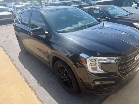Used 2023 GMC Terrain SLE w/ Driver Convenience Package FWD image 2