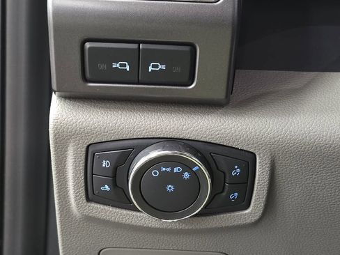 Used 2015 Ford F150 XLT w/ Equipment Group 302A Luxury AWD/4WD image 25