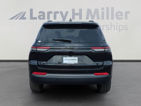 New 2026 Jeep Grand Cherokee Altitude image 4