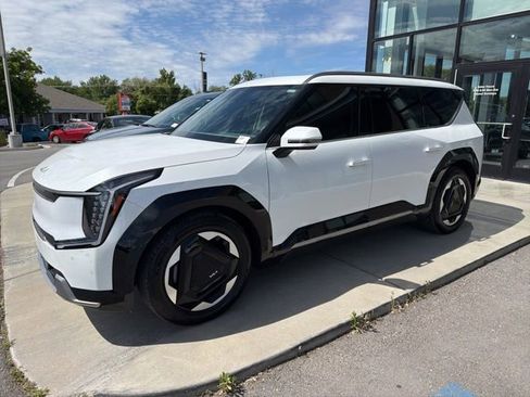 Used 2024 Kia EV9 Land AWD/4WD image 2