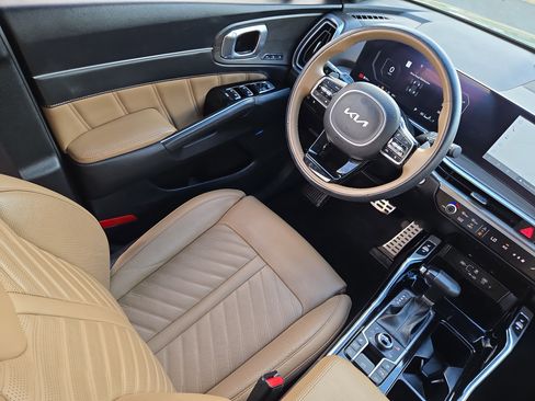 Used 2024 Kia Sorento SX Prestige w/ Olive Brown Leather Package image 20