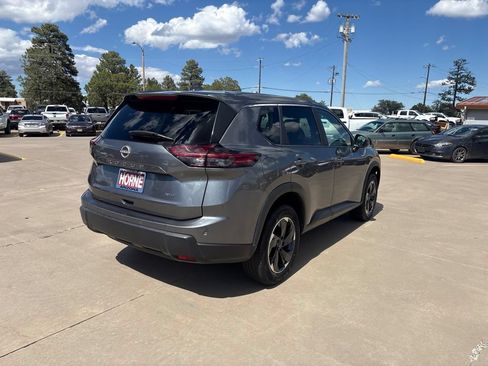 Used 2025 Nissan Rogue SV AWD/4WD image 9