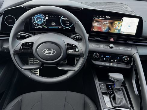 New 2025 Hyundai Elantra SEL image 17