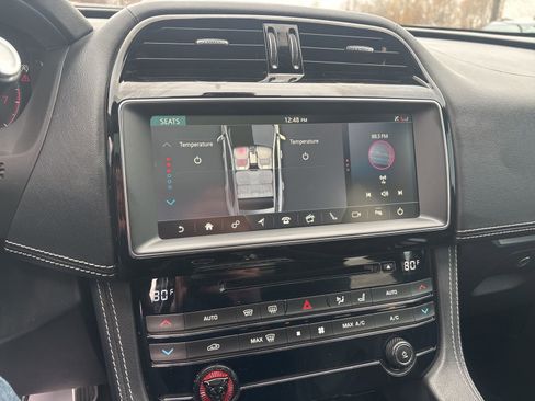 Used 2019 Jaguar F-PACE R-Sport image 16