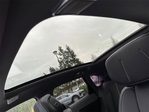 New 2025 Cadillac Optiq Luxury 2 image 23