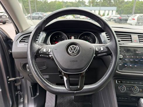 Used 2019 Volkswagen Tiguan SE w/ Panoramic Sunroof Package FWD image 15