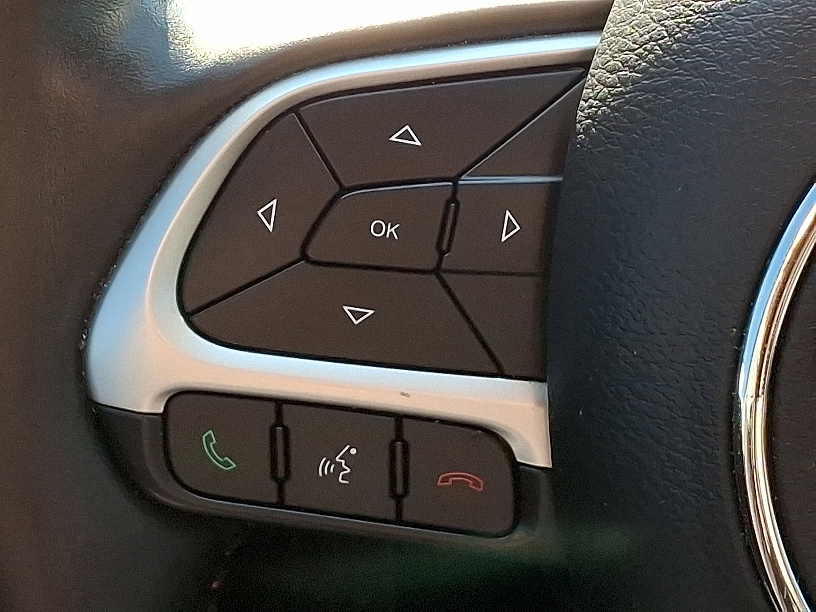 Certified 2021 Jeep Compass Latitude w/ Sun and Sound Group AWD/4WD image 22