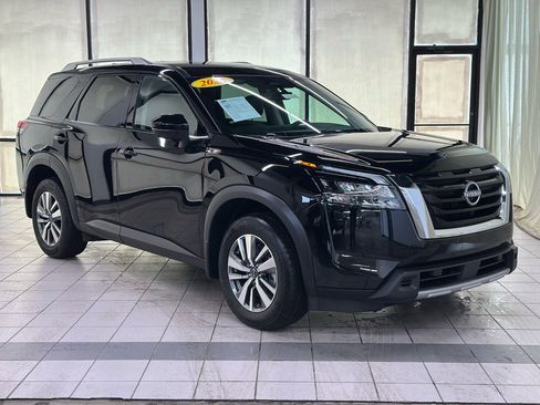 Used 2025 Nissan Pathfinder SL AWD/4WD image 1