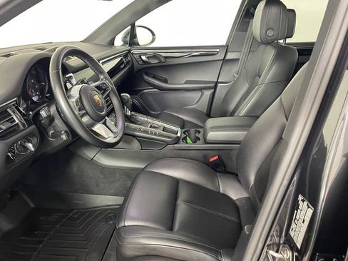 Used 2020 Porsche Macan AWD/4WD image 2
