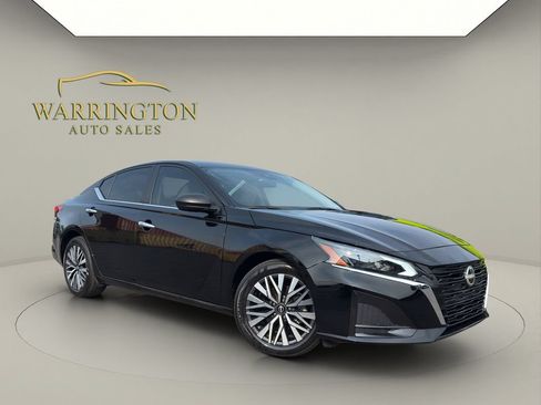 Used 2024 Nissan Altima 2.5 SV FWD image 1