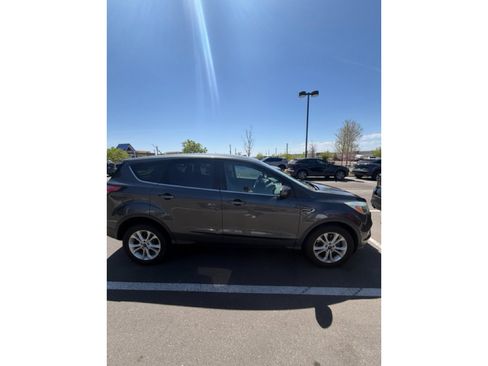 Used 2017 Ford Escape SE image 4
