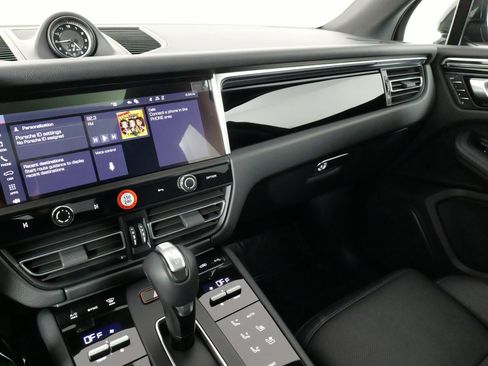 Used 2025 Porsche Macan image 51