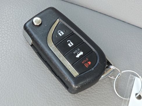 Used 2023 Toyota Camry SE image 34