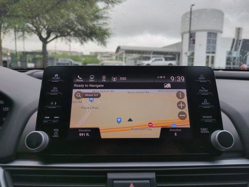 Used 2018 Honda Accord Touring image 13