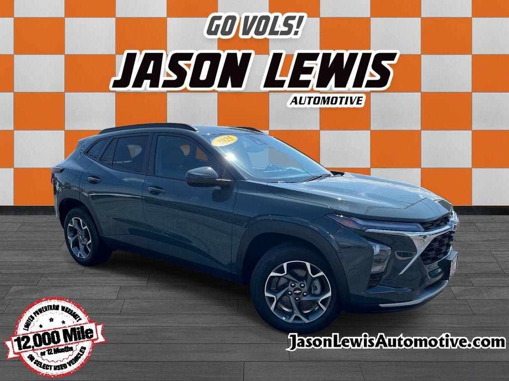 Used 2025 Chevrolet Trax LT FWD image 1