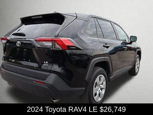 Used 2024 Toyota RAV4 LE image 10