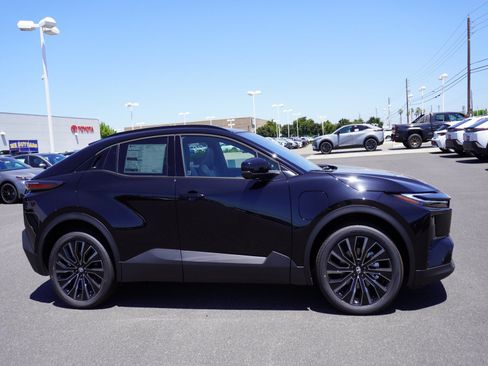New 2026 Toyota C-HR AWD/4WD image 4