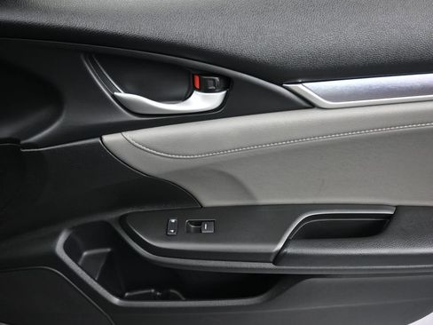 Used 2018 Honda Civic Touring image 42