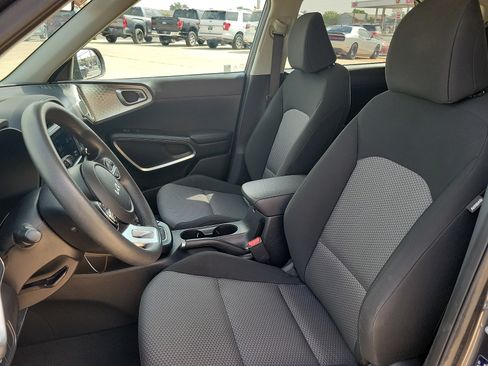 Used 2024 Kia Soul LX w/ Option Group 015 FWD image 11
