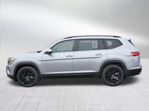 Used 2024 Volkswagen Atlas SE w/ Panoramic Sunroof Package image 4