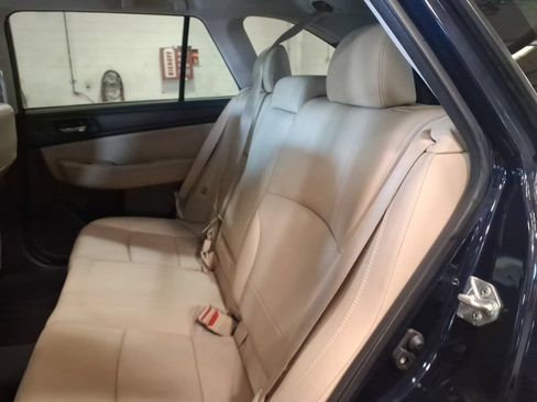Used 2018 Subaru Outback 2.5i Limited AWD/4WD image 9