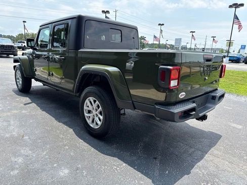 Used 2023 Jeep Gladiator Sport AWD/4WD image 25