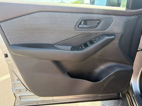Used 2023 Nissan Rogue S AWD/4WD image 13
