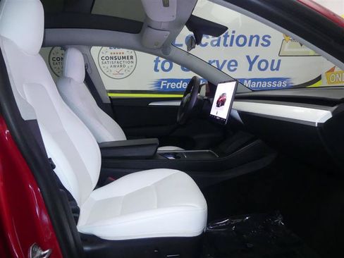 Used 2023 Tesla Model Y AWD image 8