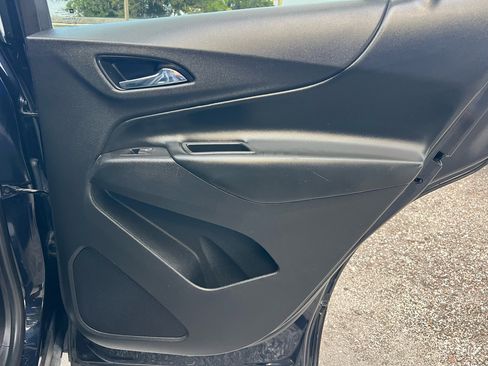 Used 2021 Chevrolet Equinox LT image 30