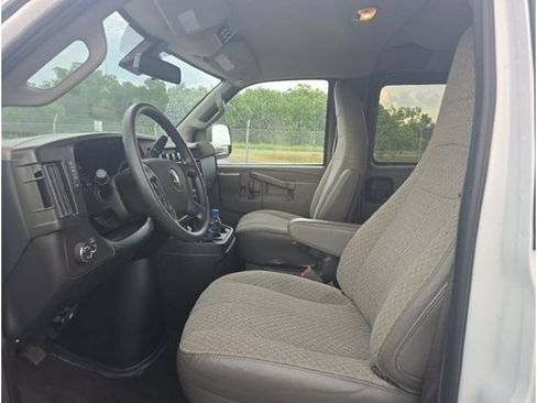 Used 2024 Chevrolet Express 3500 LT w/ LT Preferred Equipment Group RWD image 6