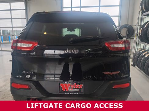 Used 2017 Jeep Cherokee Trailhawk w/ Comfort/Convenience Group image 5