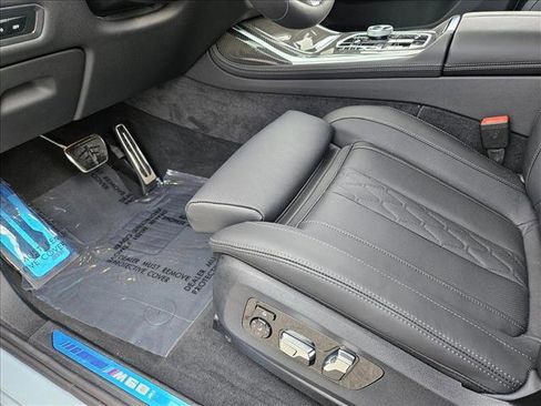 New 2026 BMW X7 M60i w/ Climate Comfort Package image 4