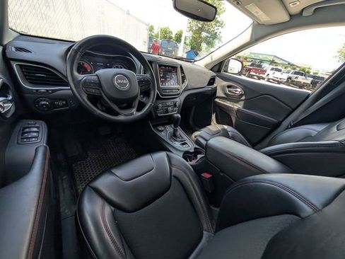 Used 2019 Jeep Cherokee Trailhawk w/ Comfort/Convenience Group AWD/4WD image 5