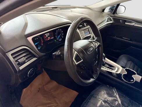 Used 2014 Ford Fusion SE FWD image 10