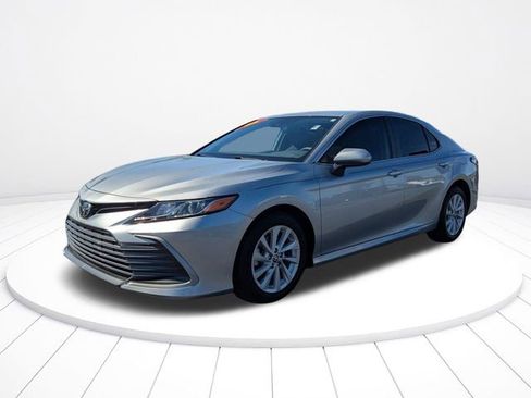Used 2022 Toyota Camry LE AWD/4WD image 7