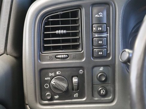 Used 2005 GMC Sierra 2500 SLE w/ Heavy-Duty Power Package AWD/4WD image 86